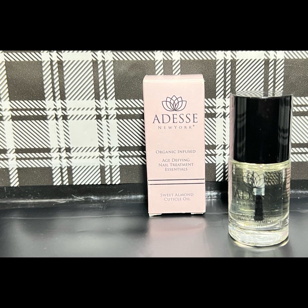 •NIB• Sweet Almond Cuticle Oil